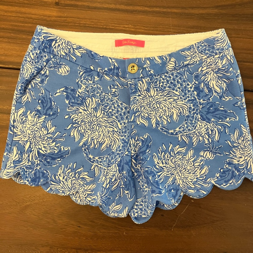 Lilly Pulitzer Blue & White Floral Scallop-Hem High Waist Shorts